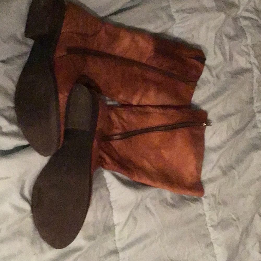 Beautiful leather knee boots
